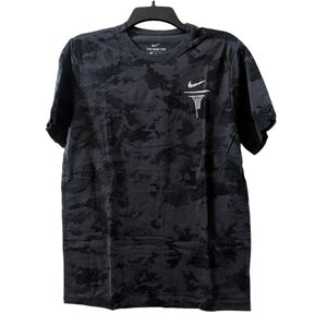 Nike Men's Medium Tee Shirt